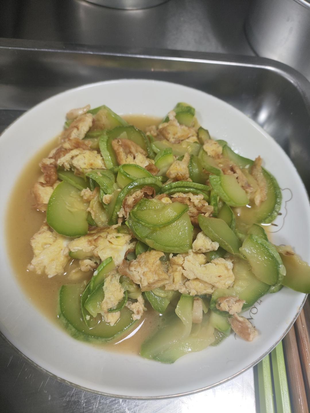 西葫芦炒鸡蛋的做法