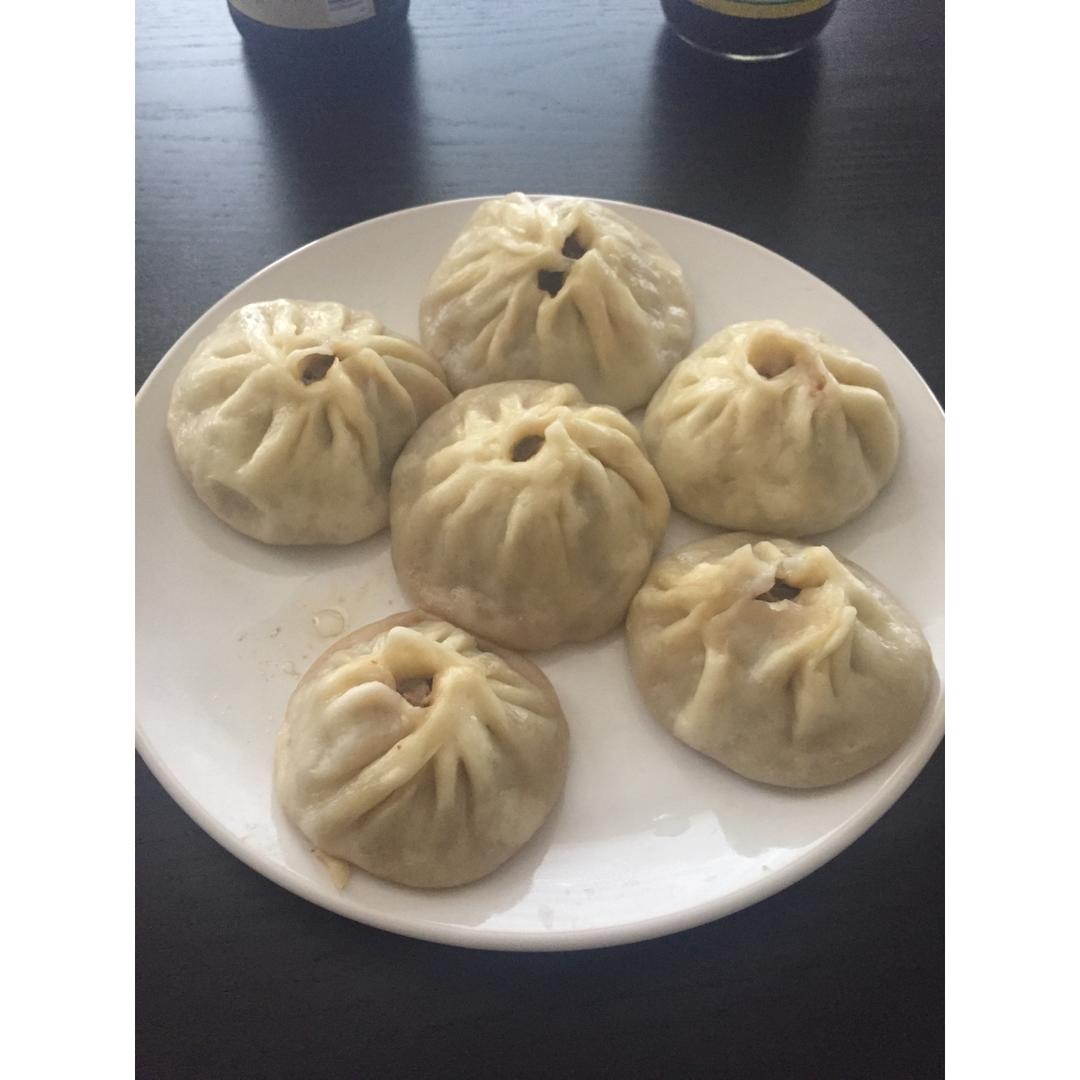 鲜美多汁的洋葱牛肉包子