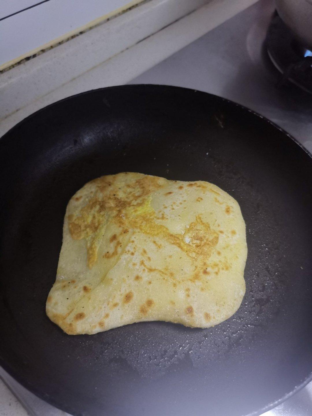 张张都鼓大泡的鸡蛋灌饼这样做不鼓大泡都难