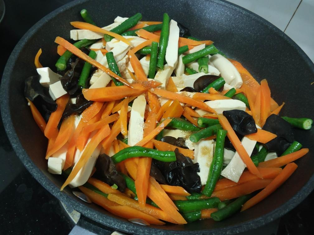 广式家常炒豆干的做法