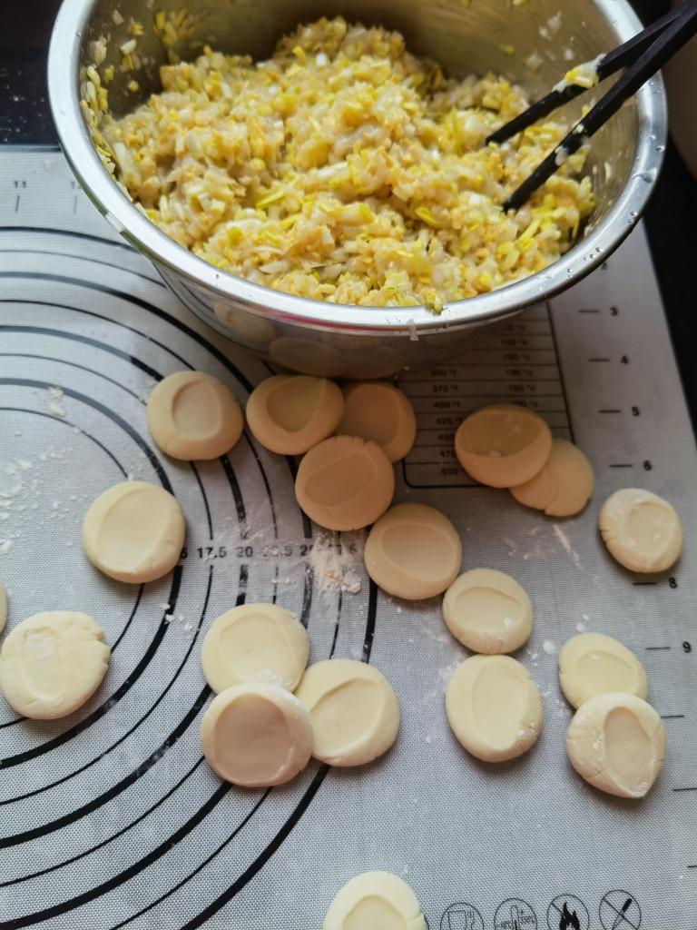 扇贝蒜黄鸡蛋饺子