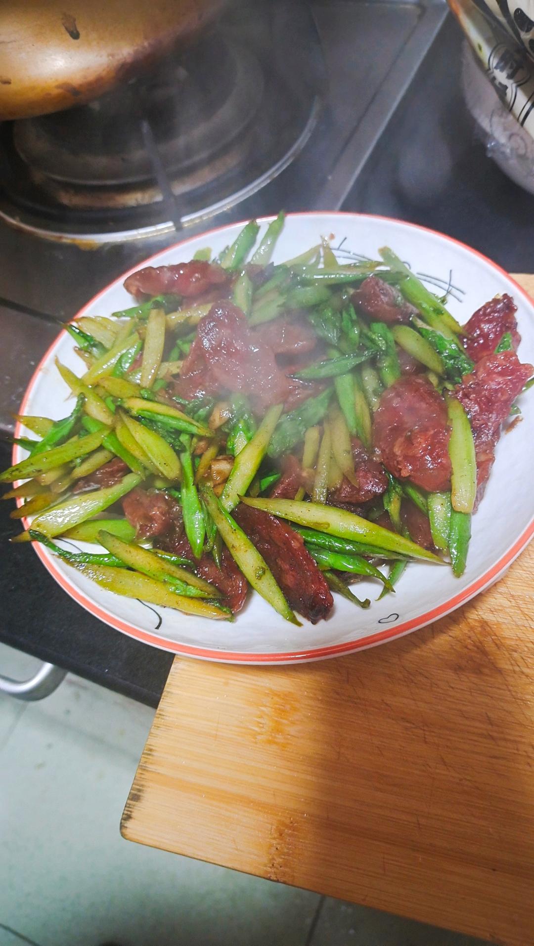 荤素搭配--芦笋炒腊肠