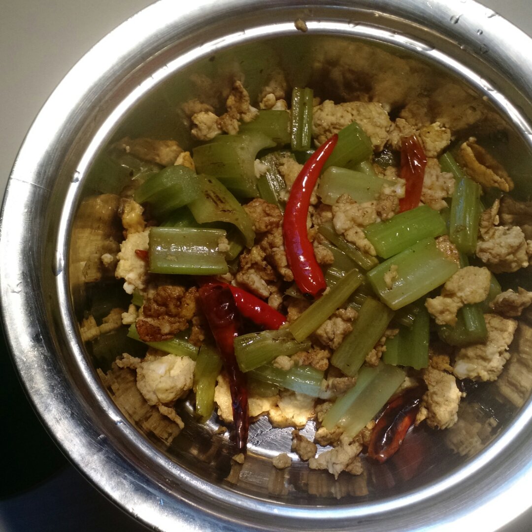 芹菜炒鸡蛋