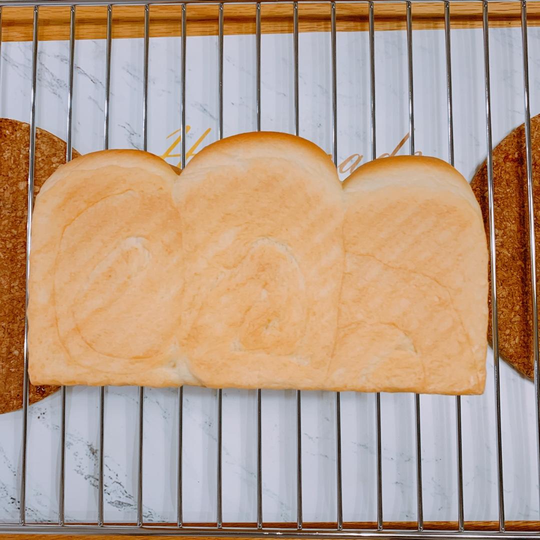 柔软好吃的蜜红豆牛奶吐司（无需分割、一次发酵）