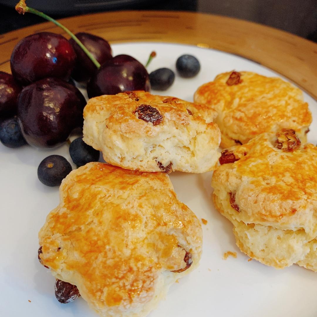 土豆大哥做的英式快手点心葡萄干司康scone