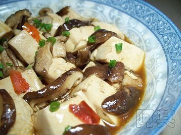 鲜菇酱烧豆腐的做法