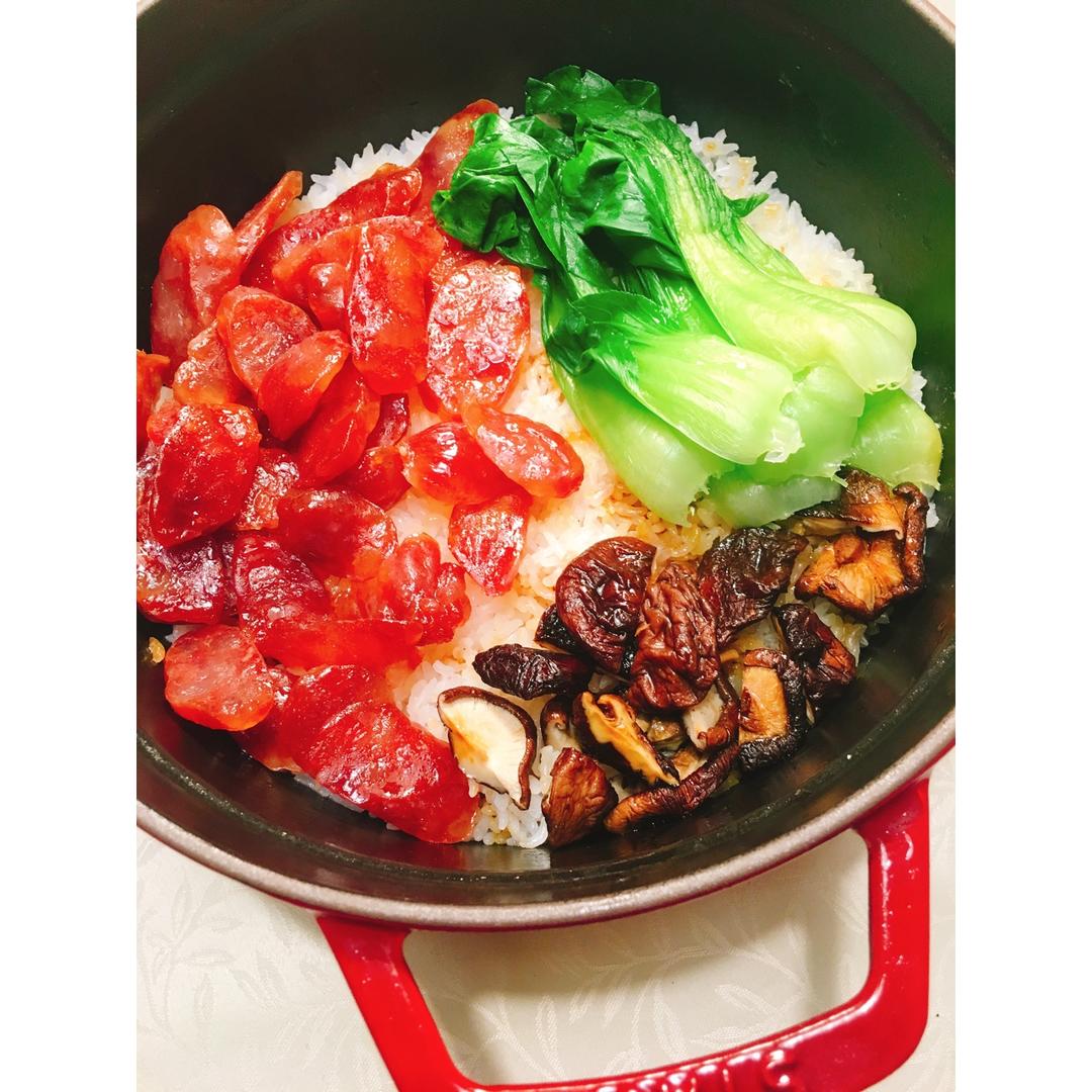 广式腊味煲仔饭