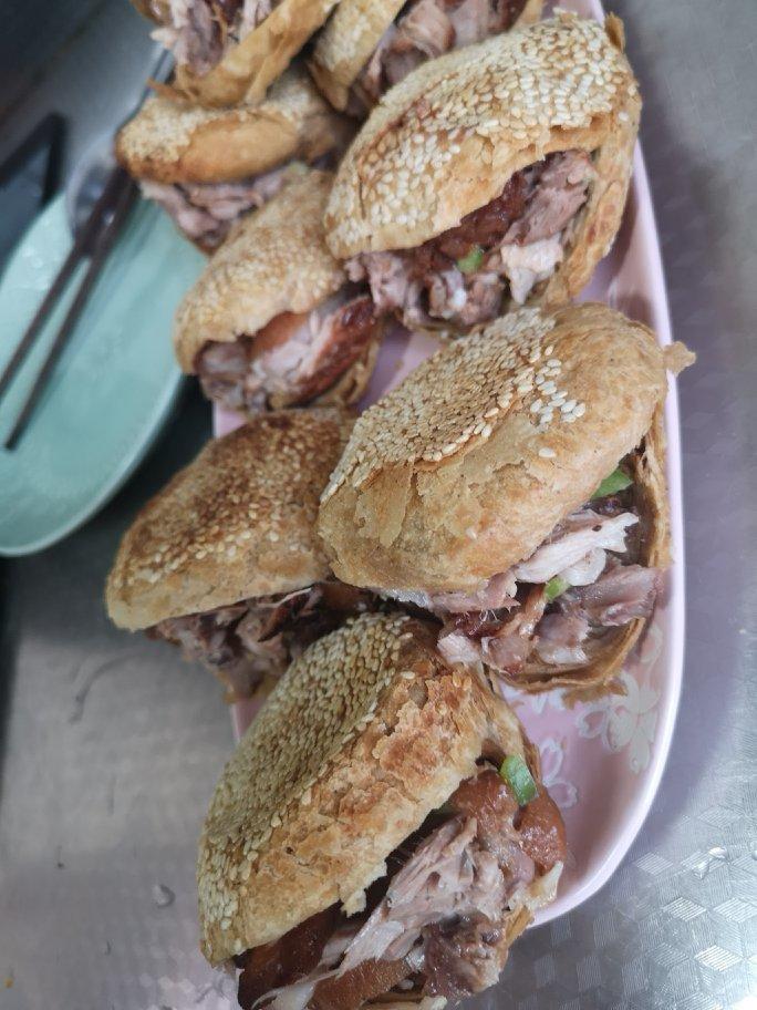 慕芷菡做的烧饼夹肉(肉夹馍)