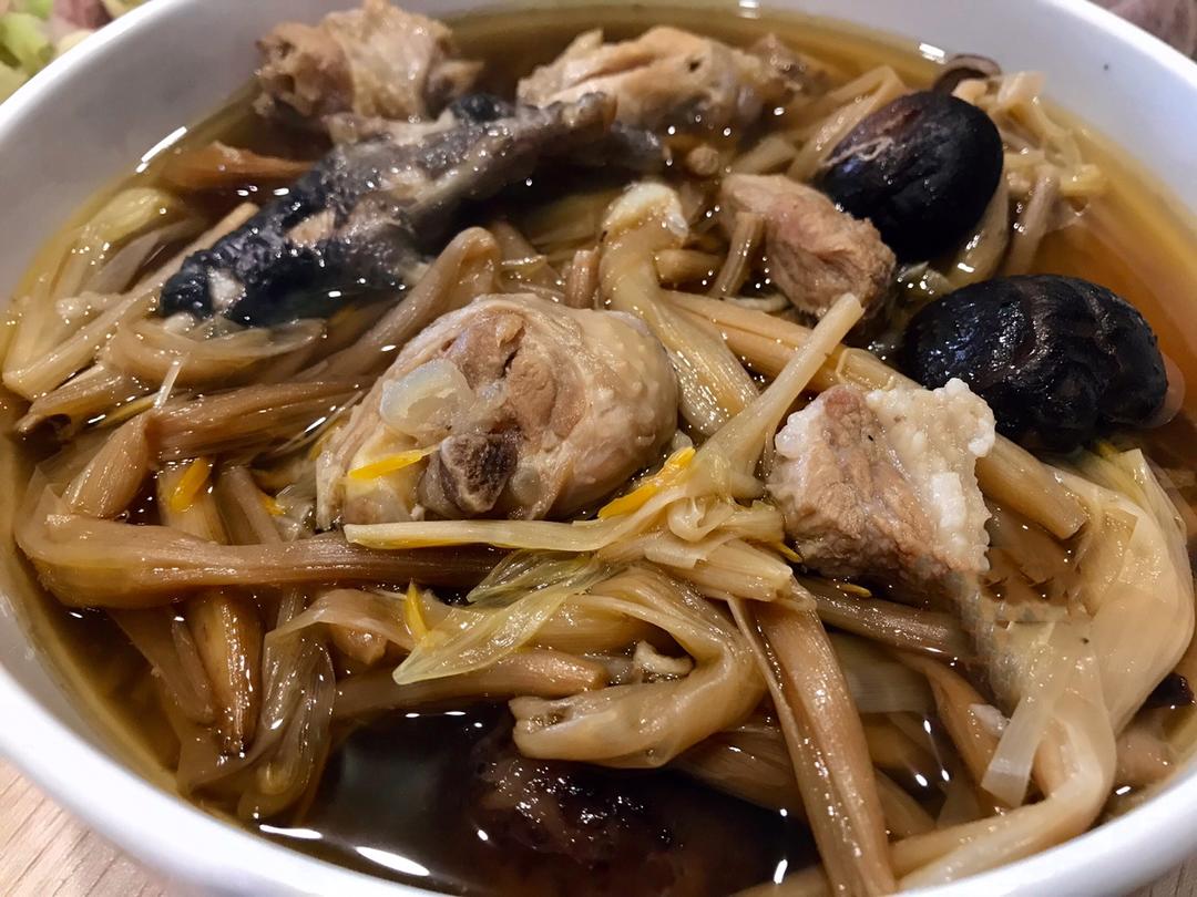 香菇炖鸡汤