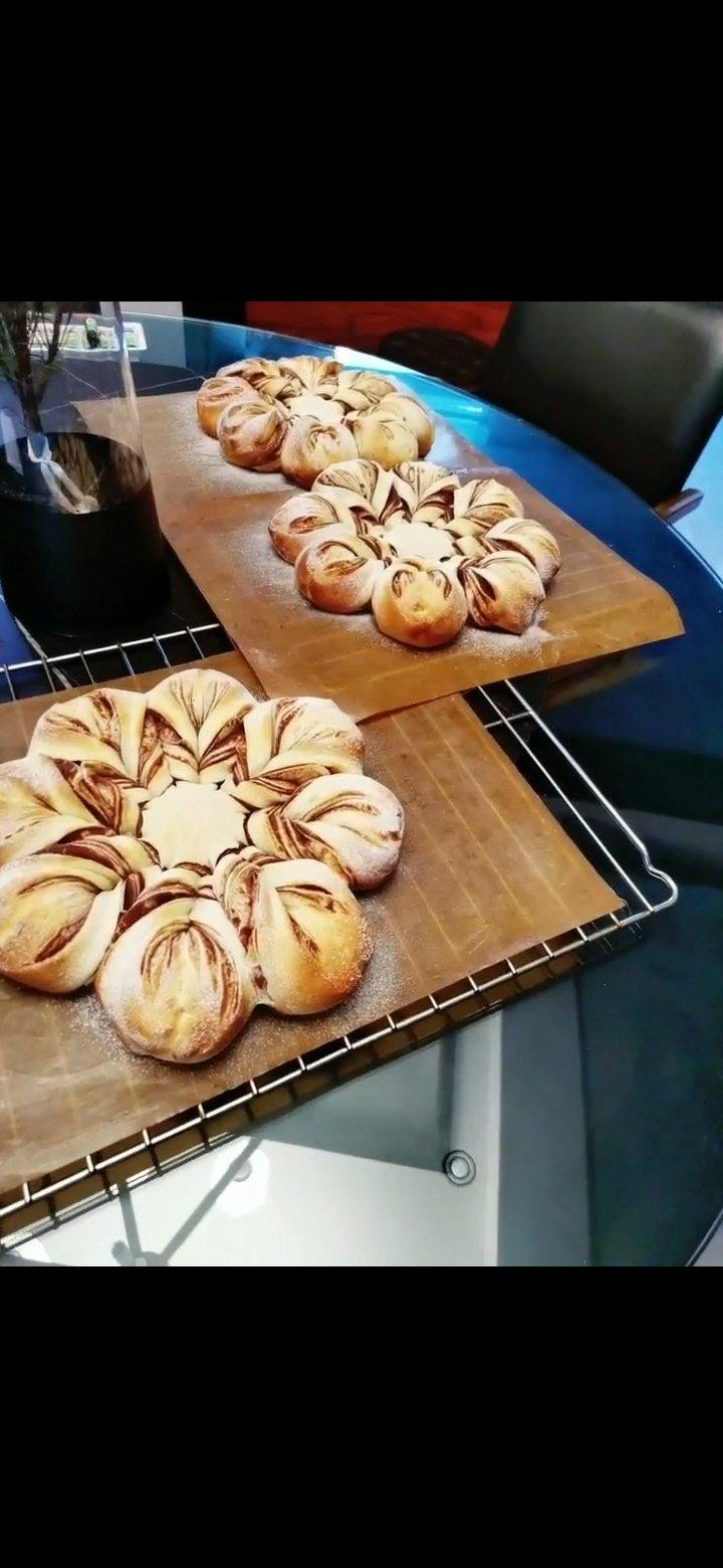 葡萄2233做的花型豆沙面包