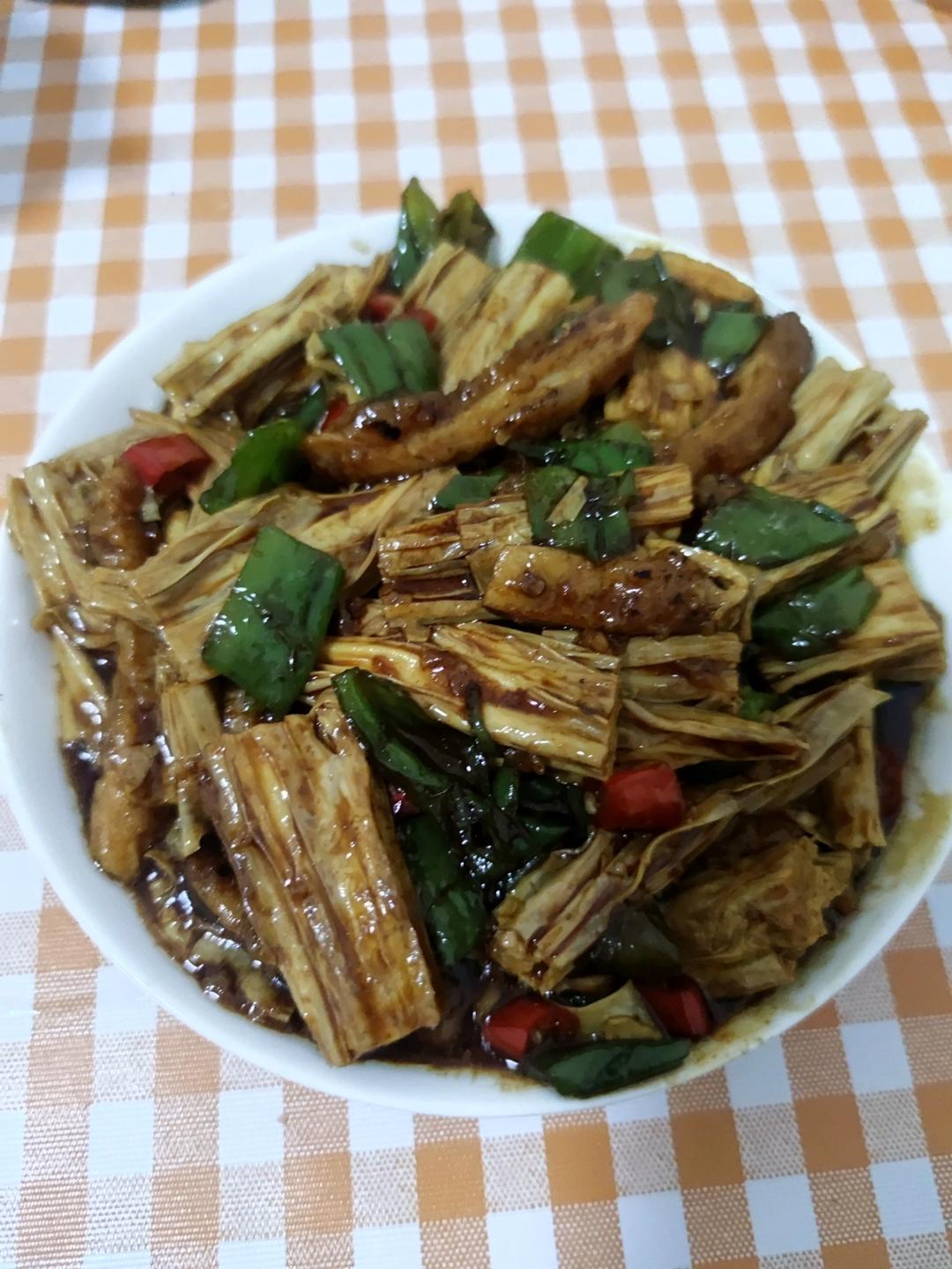 好吃到原地飞起的青椒腐竹