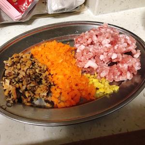 快手蔬菜丁肉沫蒸蛋的做法 步骤1