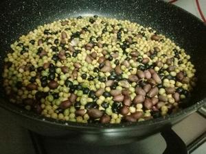 熟豆豆浆（平底锅炒豆子版）的做法 步骤1