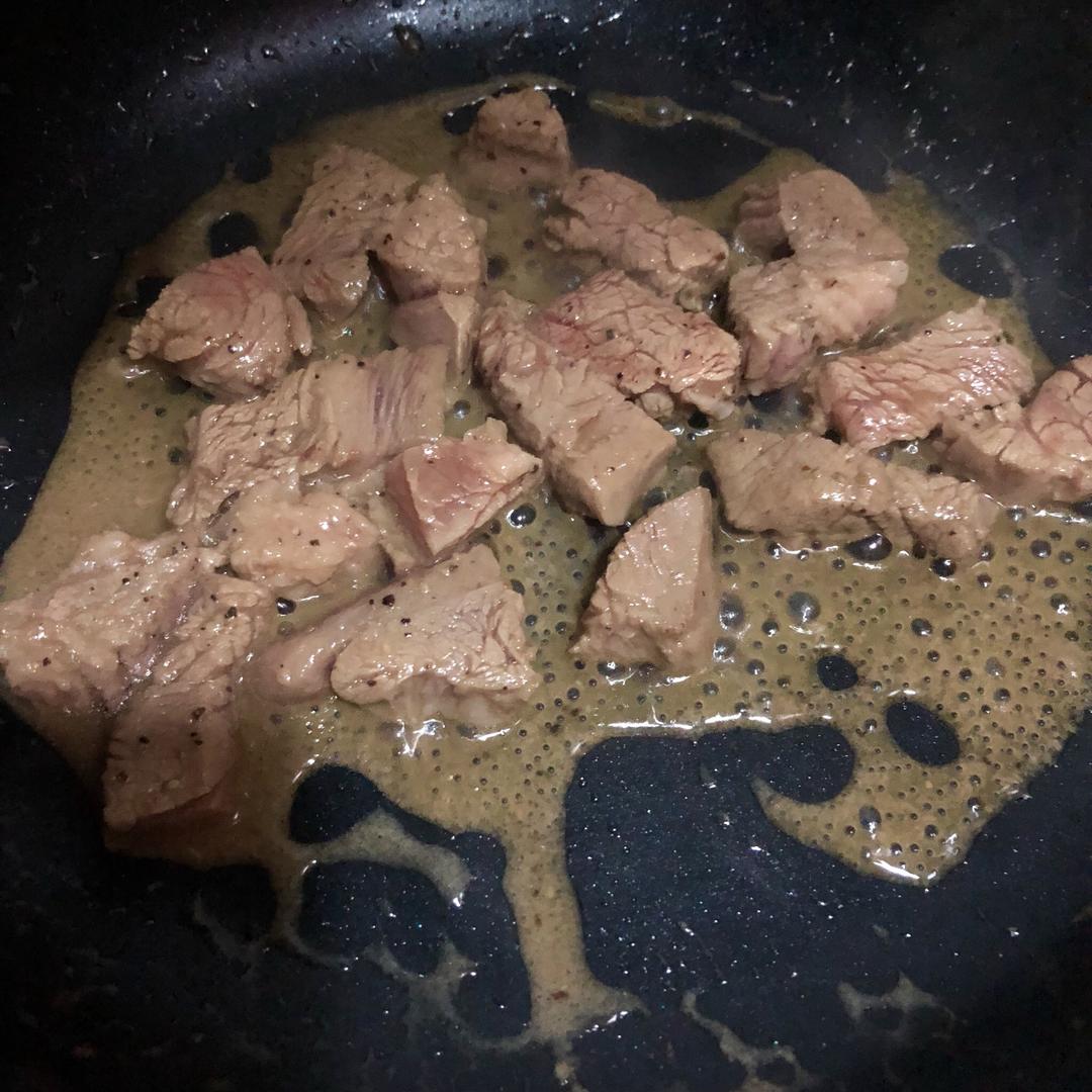 鲍菇牛肉粒的做法 步骤4