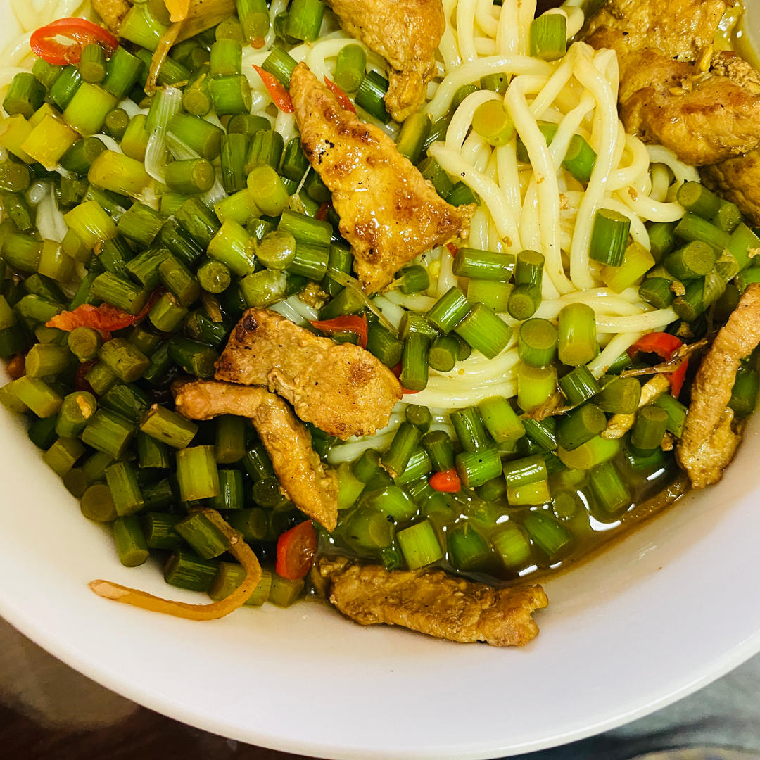 蒜苔炒肉末，三碗米饭都不够吃