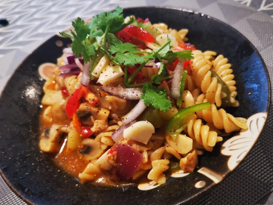 鸡肉杂蔬焖面 少油的做法