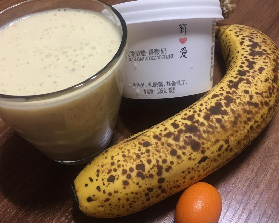 香蕉柑橘奶昔的做法