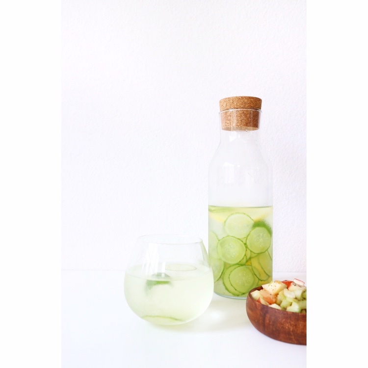 detox water 自制排毒养颜水 健康饮料 果蔬泡汁