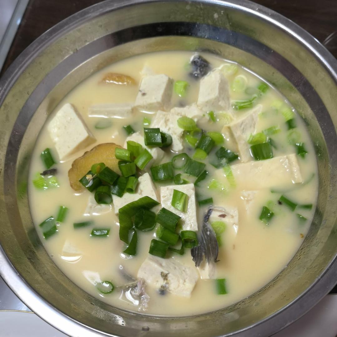 奶白鲫鱼豆腐汤|一条鱼最后的温柔