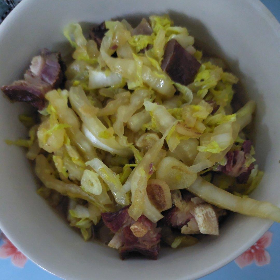 夺饭腊肉炒白菜