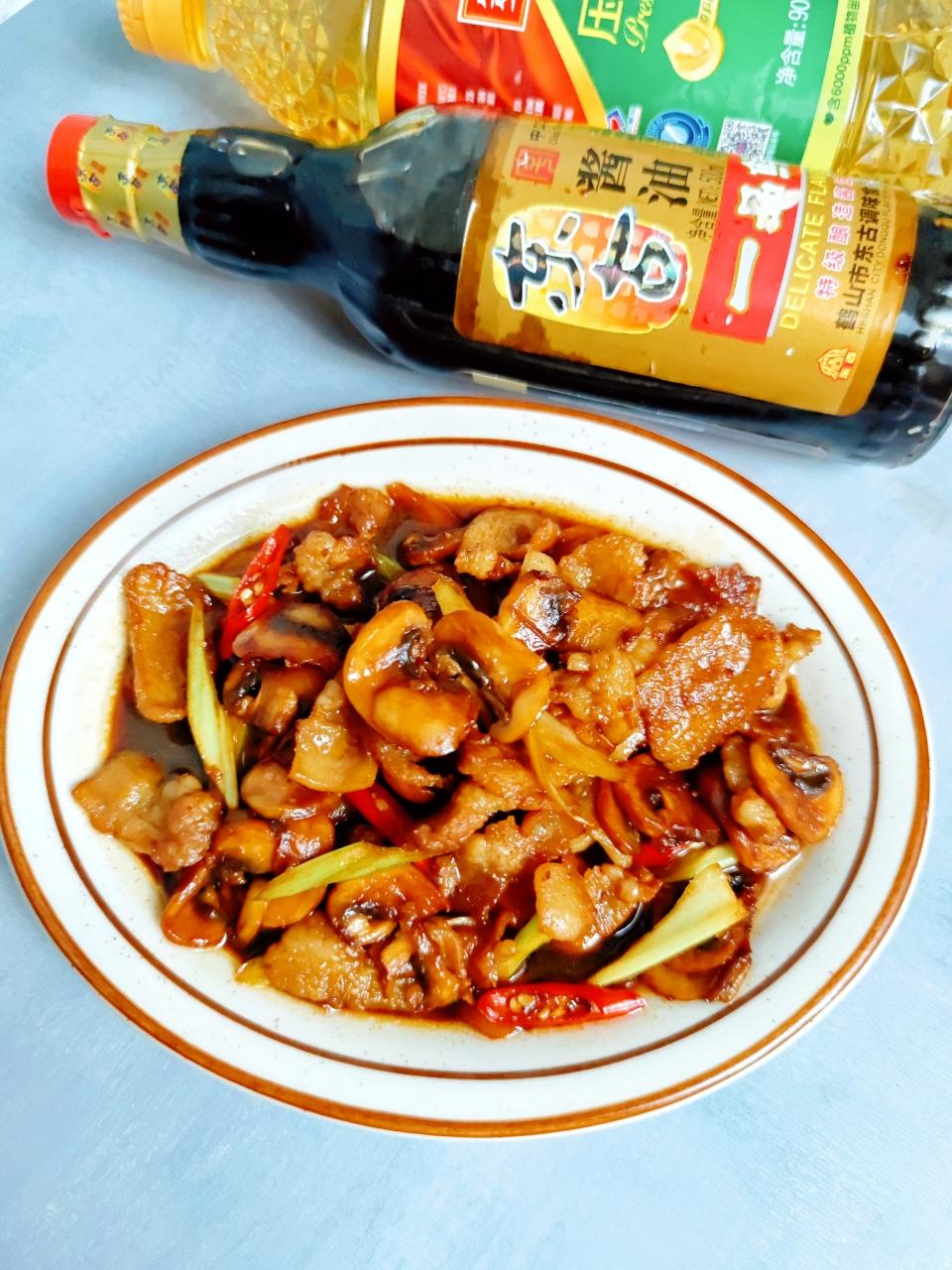 蘑菇烧肉的做法