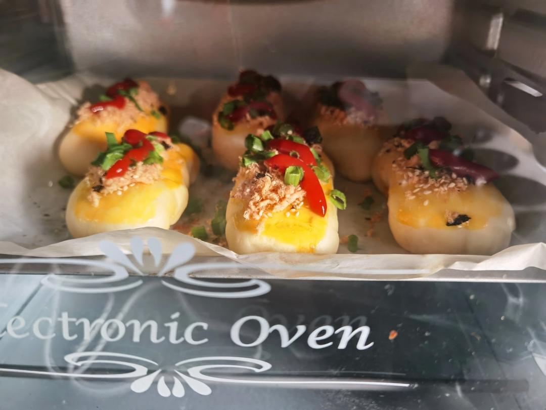 葱香肉松/培根色拉酱芝士面包