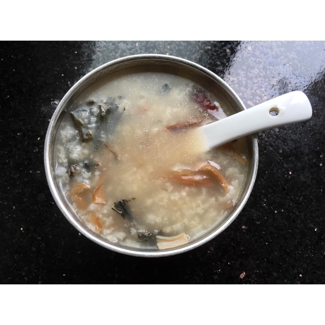 菜干蚝豉咸猪骨粥