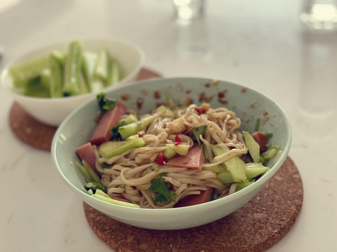 十分钟做好一盘开胃凉拌面～太好吃啦