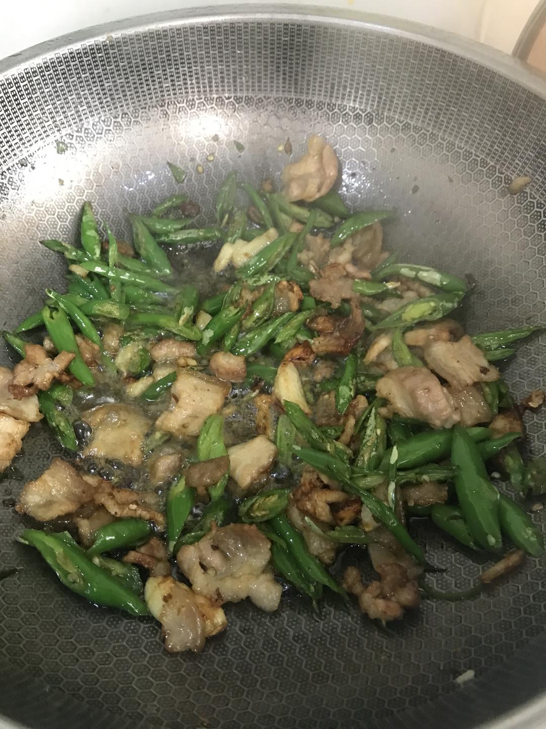 家常菜辣椒炒肉的做法