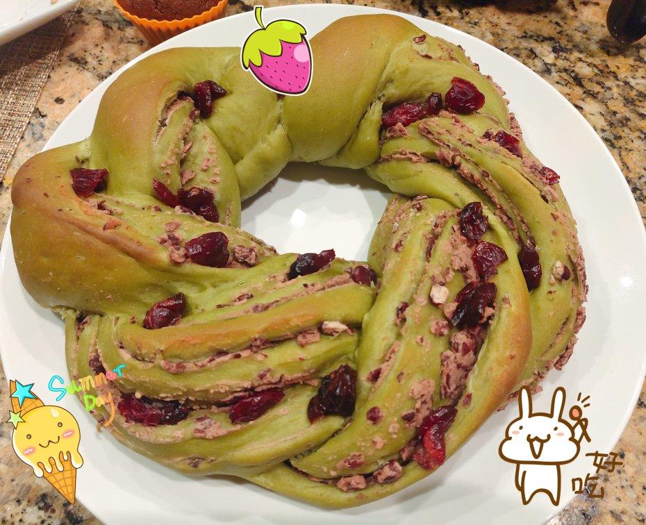 抹茶蔓越莓花环面包