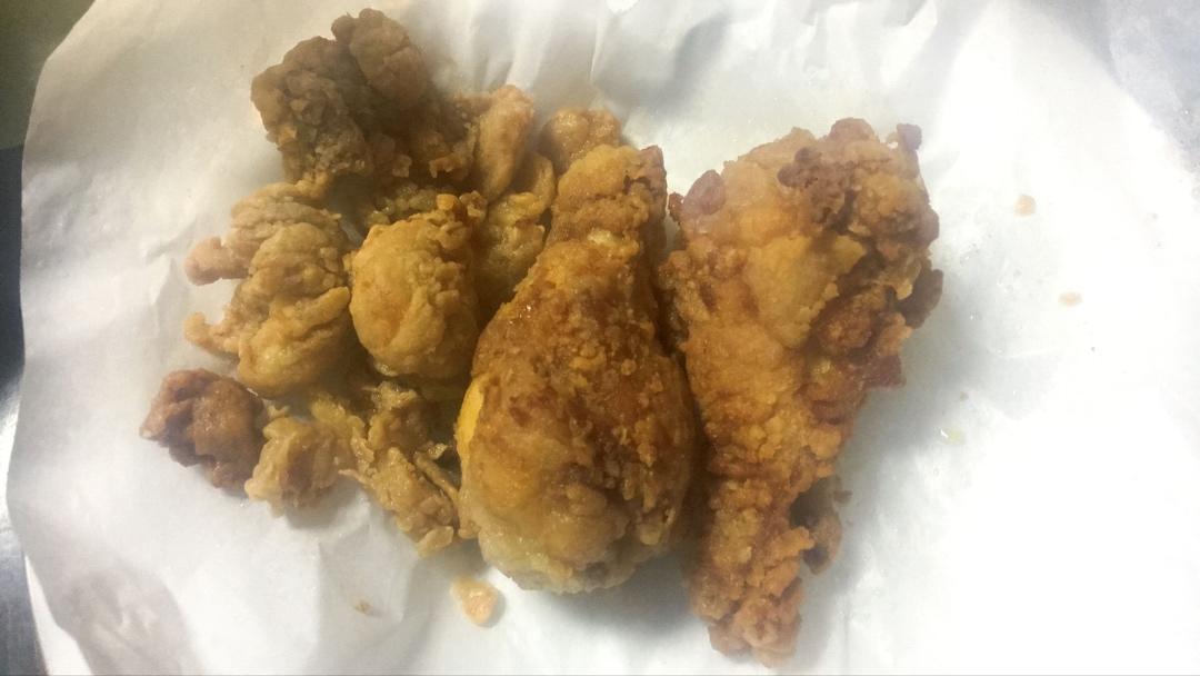 炸鸡翅（简易低配版无需炸鸡粉，无需面包糠，家常调料制作，家人吃不停😋，2.29日再次更新）