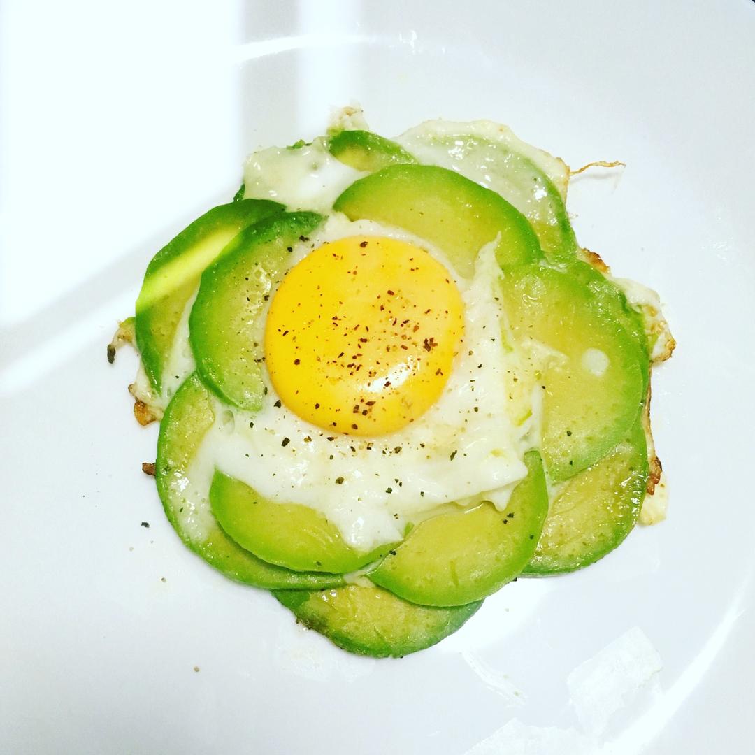 牛油果花环煎蛋