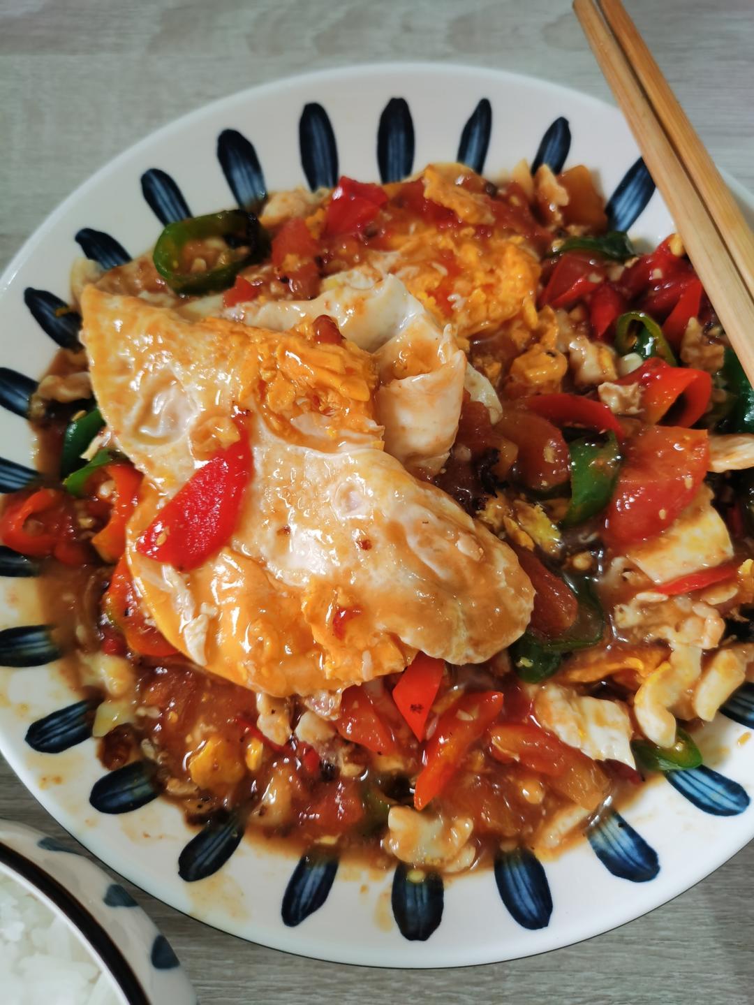 美味巨下饭的家常小炒～辣椒炒荷包蛋！