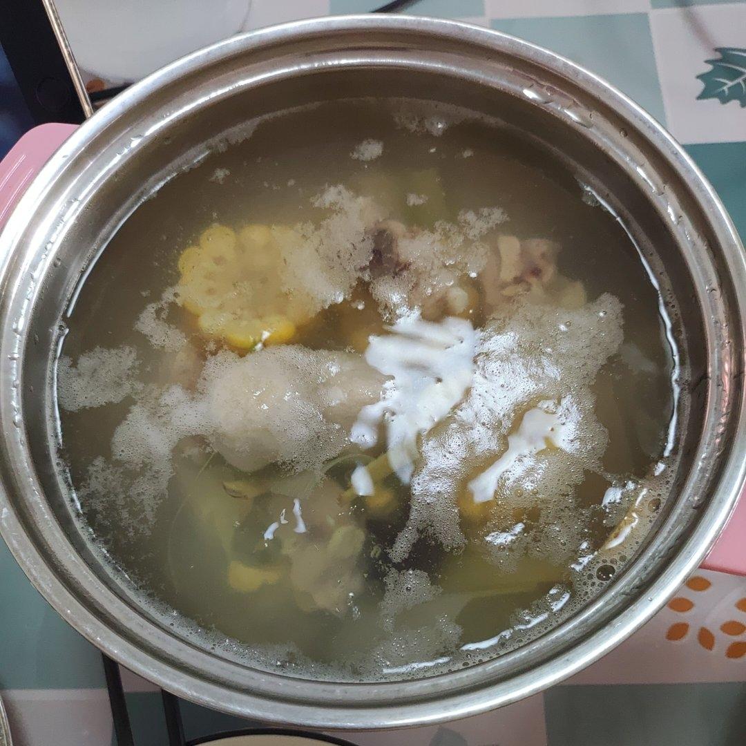 不用火锅底料也鲜美好吃的家庭版清汤锅底