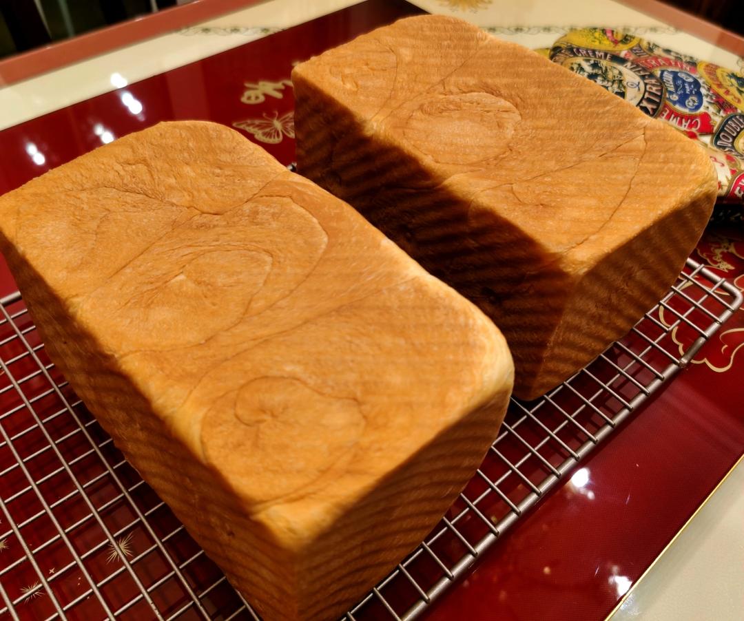 吐司方包，女儿说和来自台湾的爸爸糖一样好看好吃。零失败（是指我个人制作没有失败过）。