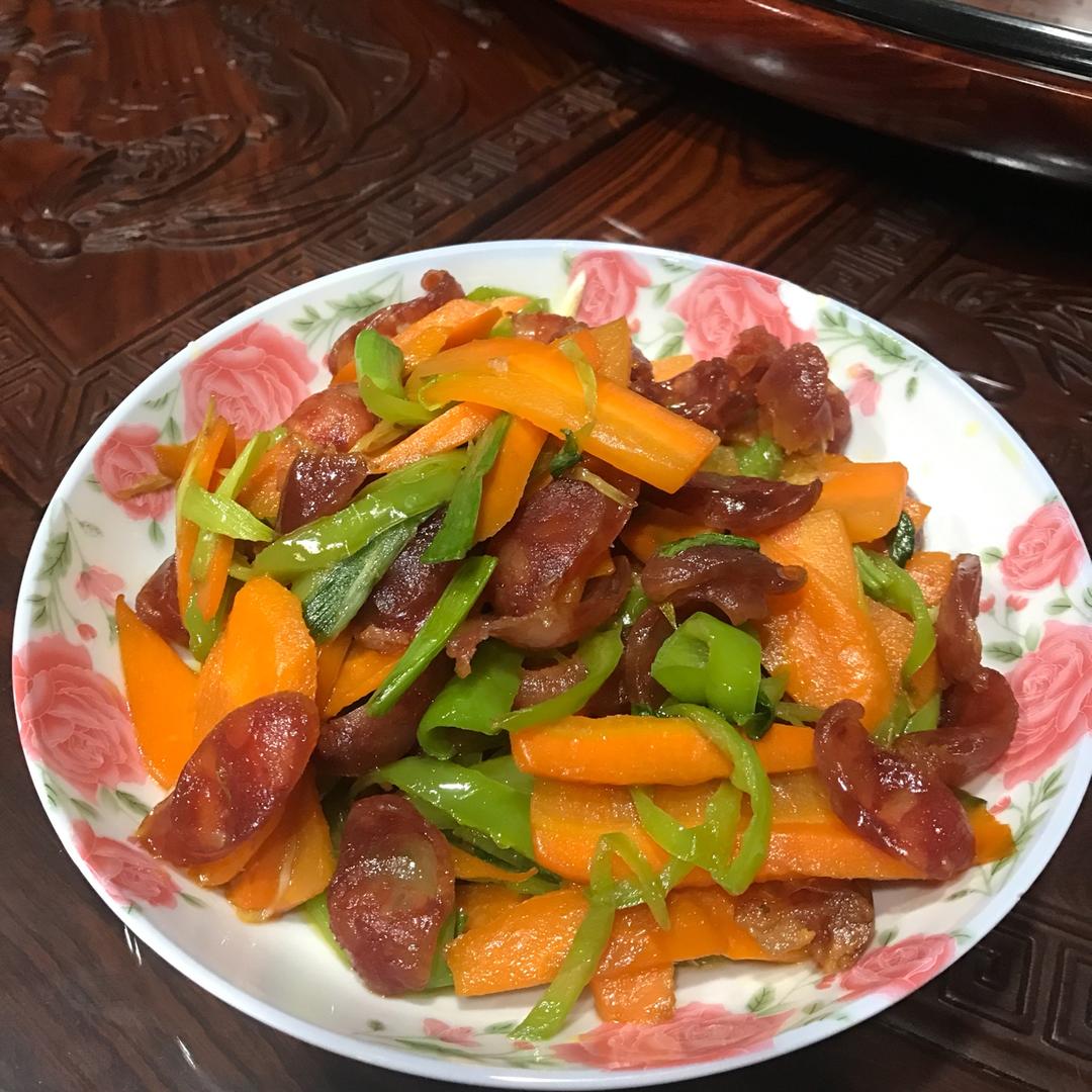 胡萝卜炒腊肠