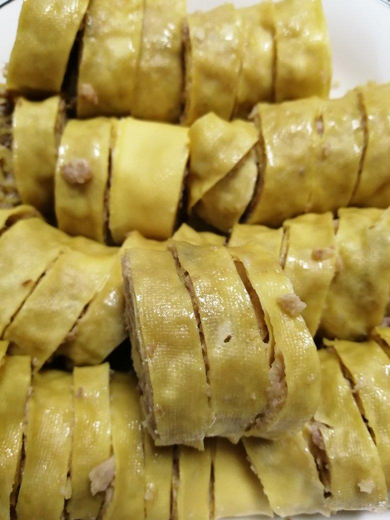 简单营养好吃的豆腐皮卷肉