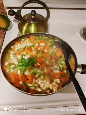 『留学生菜谱』冬日杂蔬汤·富含维生素(每餐200卡)的做法 步骤7