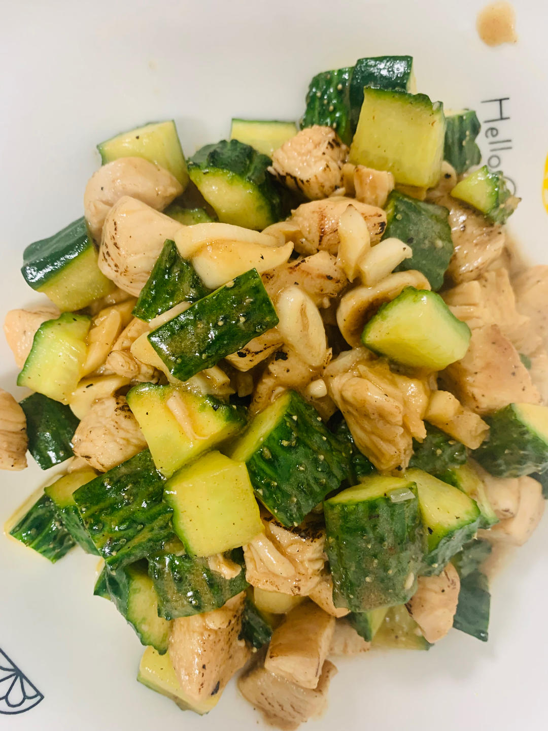 清爽好吃！低脂美味～黄瓜炒鸡胸肉丁