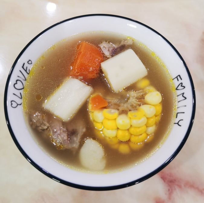 凡人都会煲的汤～淮山红萝卜玉米骨头汤的做法