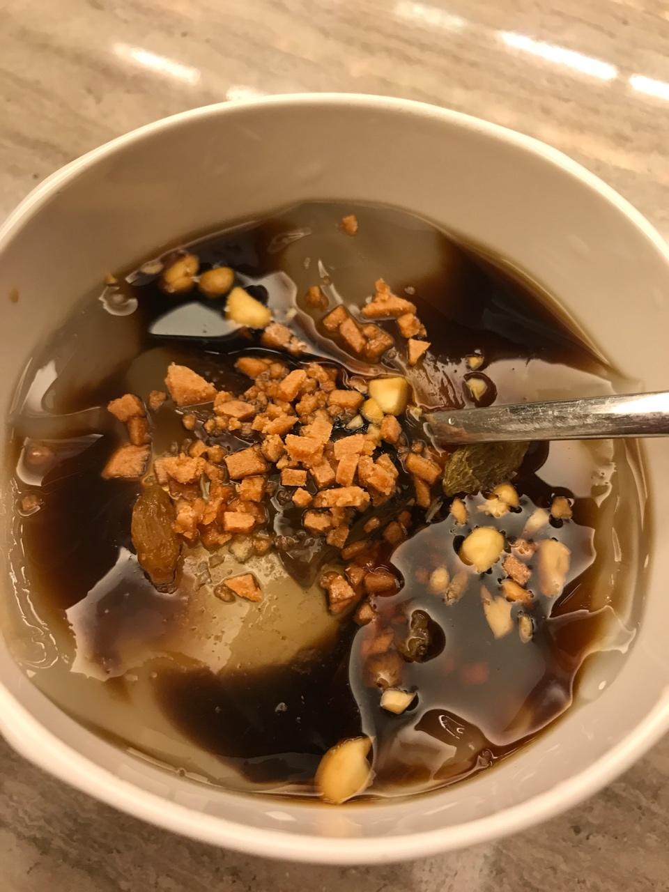 自制晶莹剔透、口感凉滑的——冰粉粉