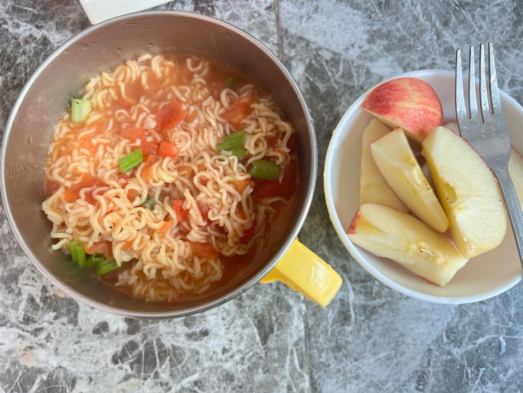 恨不得抱着锅舔的番茄鸡蛋面