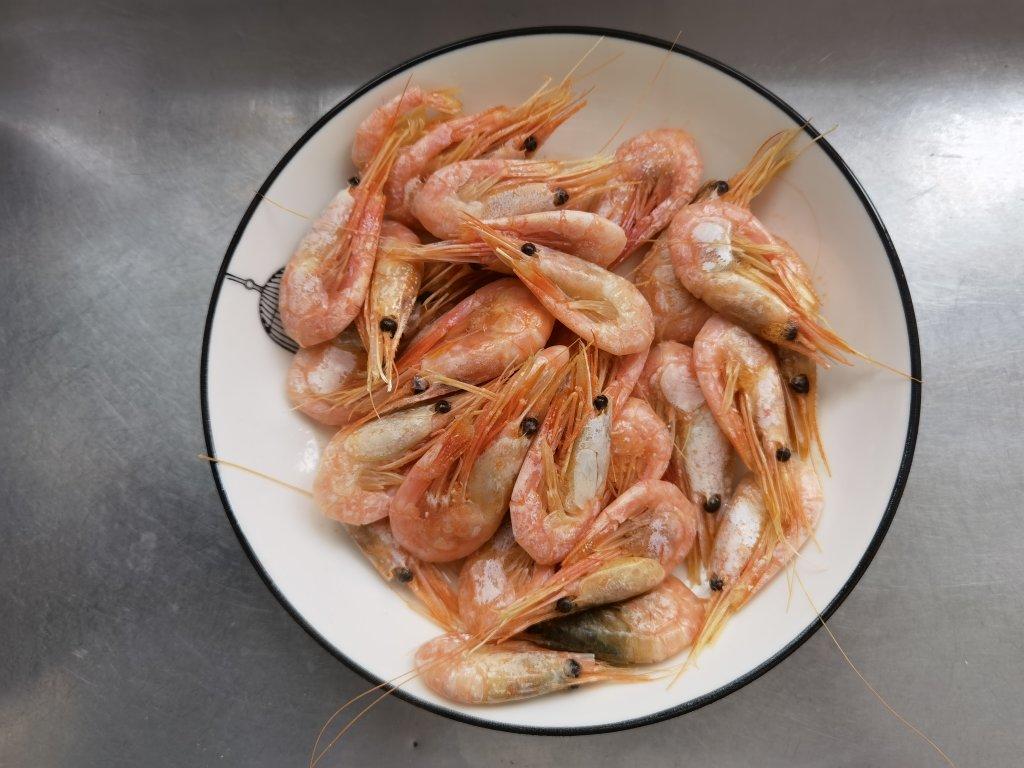 蜂蜜四叶草做的快手超美味的微波炉烤北极虾基围虾