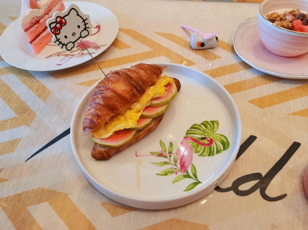 无花果牛角包三明治