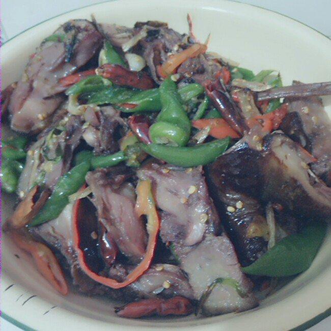 青椒炒板鸭的做法