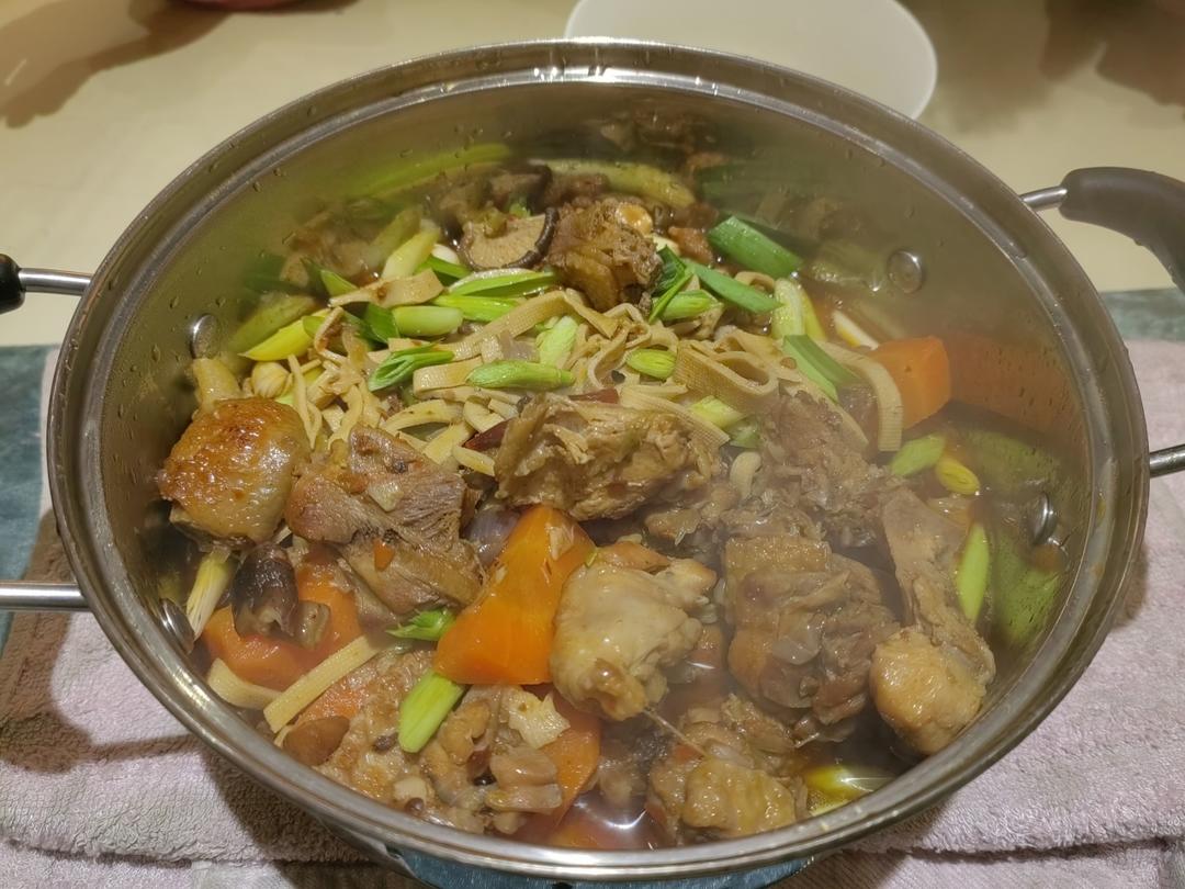 【黄焖鸡米饭】