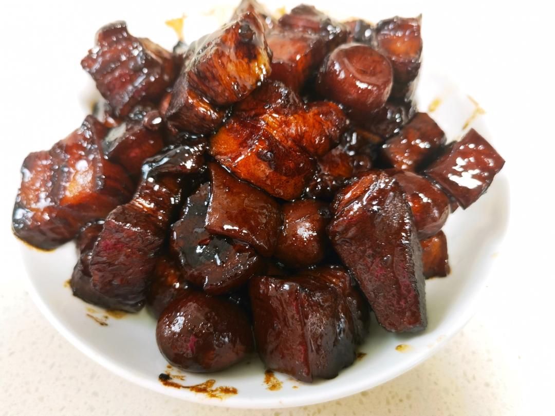 加了鹌鹑蛋后，这盘红烧肉，美味的逆天啦——鹌鹑蛋烧肉（孔瑶食谱）