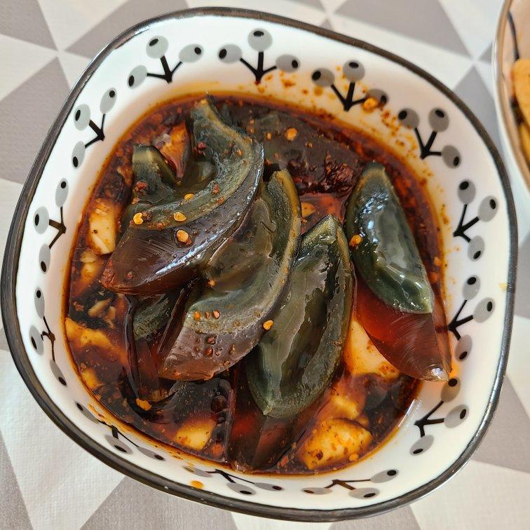 皮蛋拌豆腐，快手凉拌菜（含切皮蛋不沾刀🔪小窍门