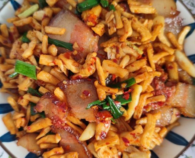 【家常湘菜】萝卜干炒腊肉的做法