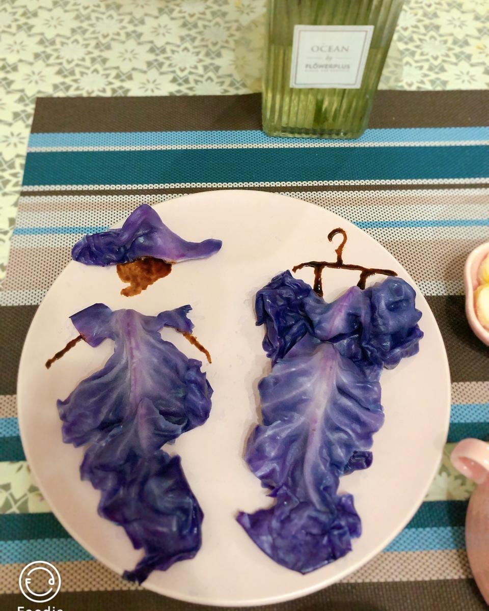 童趣餐—穿裙子的女孩